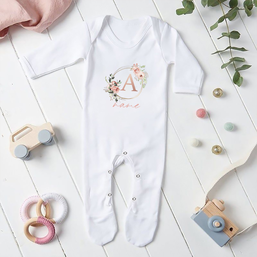 بدلة نوم مخصصة للفتيات الصغيرا - مراجعة Baby Clothing Name وسعره