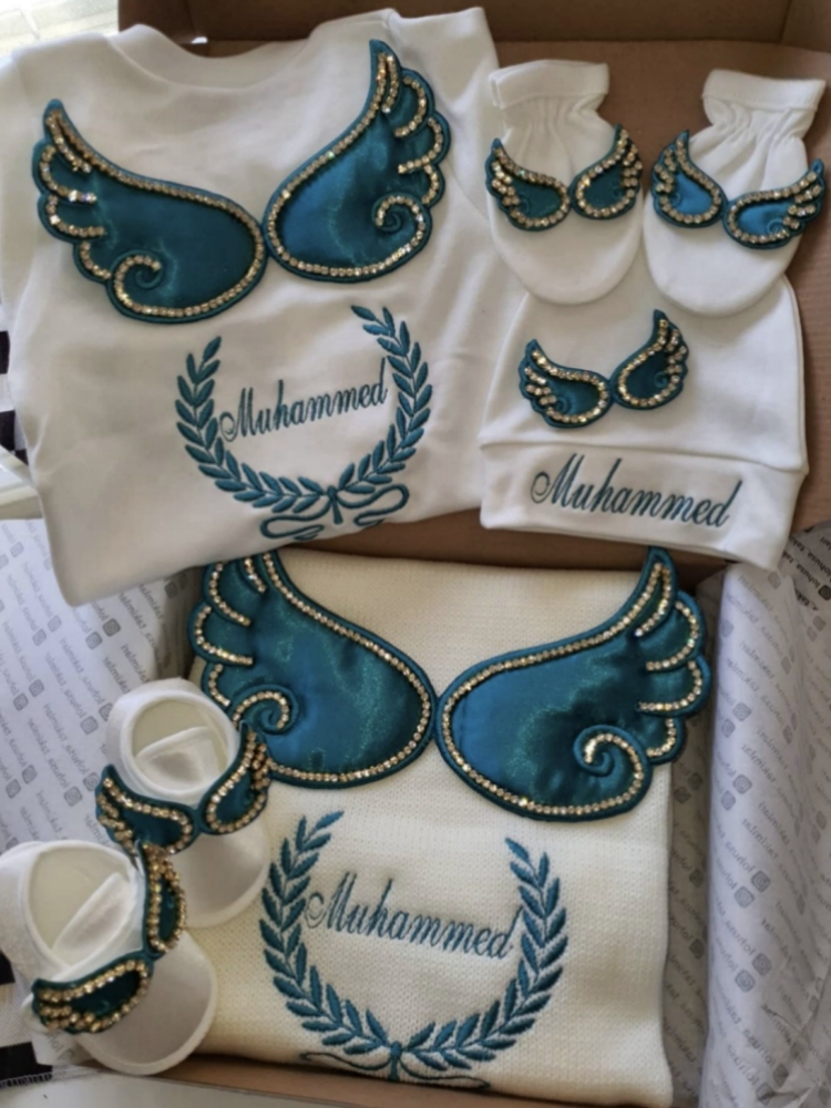طقم مواليد يدوي الصنع من دولبل - مراجعة Baby Clothing Name وسعره